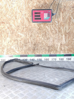 Уплотнитель стекла двери зад. правый Volkswagen Bora 1997-2005