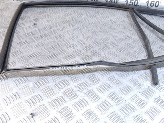 Уплотнитель стекла двери зад. правый Volkswagen Bora 1997-2005