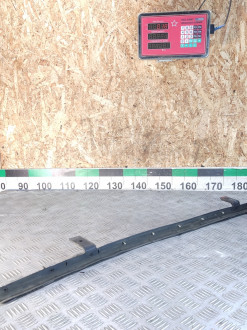 Уплотнитель двери передней правой Volkswagen Bora 1997-2005