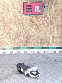 Моторчик стеклоподъемника правый передний Volkswagen Bora 1997-2005