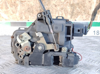 Замок двери передней левой Volkswagen Bora 1997-2005