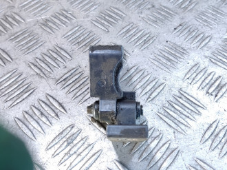 Петля двери задней правой верхняя Volkswagen Bora 1997-2005