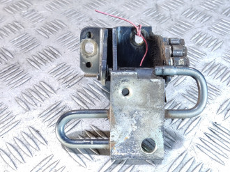 Петля двери передней правой нижняя Volkswagen Bora 1997-2005