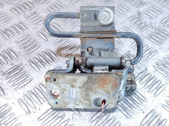 Петля двери передней правой нижняя Volkswagen Bora 1997-2005