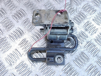 Петля двери задней левой нижняя Volkswagen Bora 1997-2005