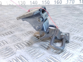 Петля двери задней левой нижняя Volkswagen Bora 1997-2005