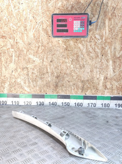 Обшивка стойки правая Volkswagen Bora 1997-2005