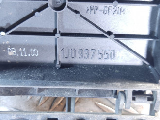 Блок предохранителей на батареи Volkswagen Bora 1997-2005