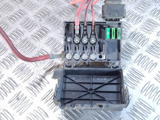 Блок предохранителей на батареи Volkswagen Bora 1997-2005
