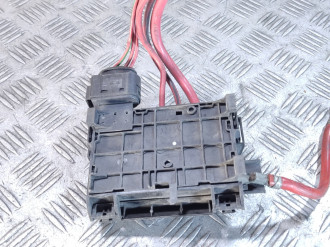Блок предохранителей на батареи Volkswagen Bora 1997-2005