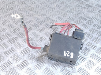 Блок предохранителей на батареи Volkswagen Bora 1997-2005