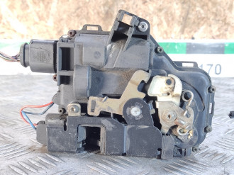 Замок двери передней правой Volkswagen Bora 1997-2005