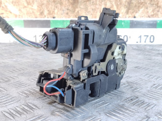 Замок двери передней правой Volkswagen Bora 1997-2005