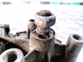 Моторчик стеклоочистителя передний Volkswagen Golf 3