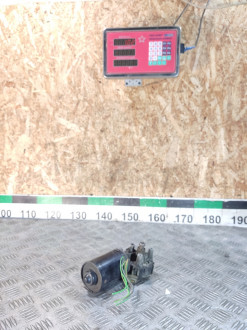 Моторчик стеклоочистителя передний Volkswagen Golf 3