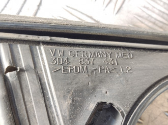 Уплотнитель стекла двери пер. левый Volkswagen Phaeton 2002-2016