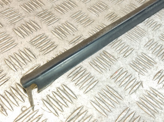 Молдинг стекла двери левой передней Volkswagen Bora 1997-2005