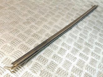 Молдинг стекла двери левой передней Volkswagen Bora 1997-2005