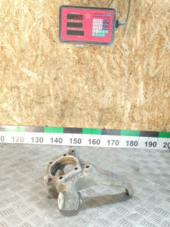 Кулак задний левый Volkswagen Phaeton 2002-2016