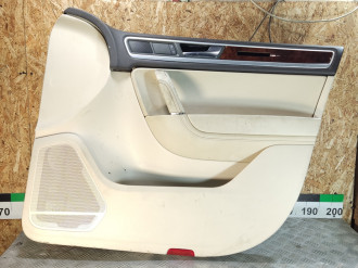 Обшивка двери передней правой Volkswagen Touareg 2010 2018