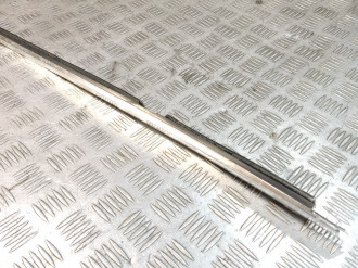 Молдинг стекла двери правой передней Volkswagen Touareg 2010 2018