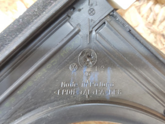 Уплотнитель стекла двери зад. левый Volkswagen Touareg 2010 2018