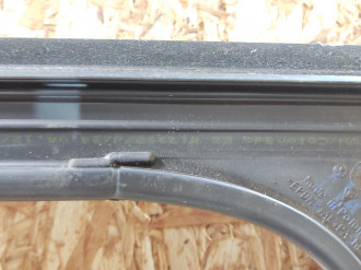 Уплотнитель стекла двери зад. левый Volkswagen Touareg 2010 2018