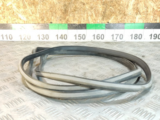 Уплотнитель двери задней левой Volkswagen Touareg 2010 2018