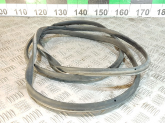 Уплотнитель двери задней левой Volkswagen Touareg 2010 2018