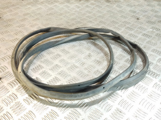 Уплотнитель двери задней левой Volkswagen Touareg 2010 2018