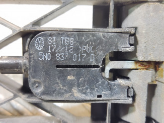 Кронштейн ручки задней левой Volkswagen Touareg 2010 2018