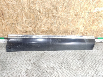 Молдинг двери передней правой Volkswagen Touareg 2010 2018