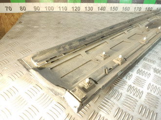 Молдинг двери передней правой Volkswagen Touareg 2010 2018