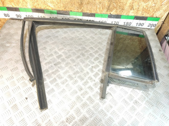 Уплотнитель стекла двери зад. левый Volkswagen Touran 2003 2010