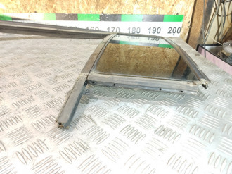 Уплотнитель стекла двери зад. левый Volkswagen Touran 2003 2010