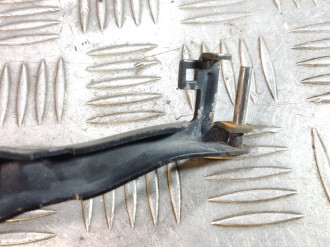 Поводок стеклоочистителя передний левый Volkswagen Touareg 2010 2018