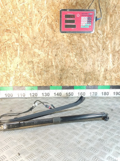 Амортизатор двери багажника Volkswagen Touareg 2010 2018