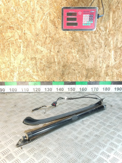 Амортизатор двери багажника Volkswagen Touareg 2010 2018