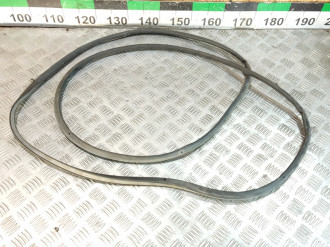 Уплотнитель двери задней правой Volkswagen Touareg 2010 2018