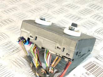 Блок управления двери Volkswagen Touareg 2010 2018