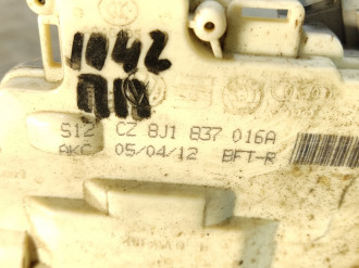 Замок двери передней правой Volkswagen Touareg 2010 2018