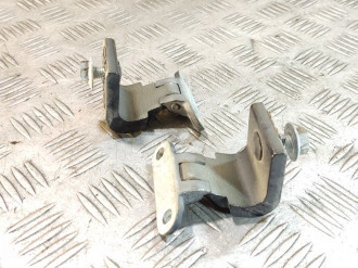 Петля багажника левая Volkswagen Touareg 2010 2018