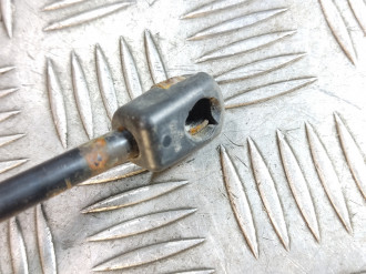 Амортизатор капота Volkswagen Touareg 2010 2018