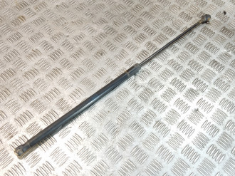 Амортизатор капота Volkswagen Touareg 2010 2018