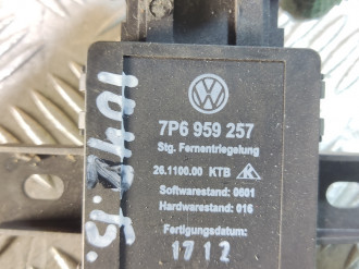 Блок электронный Volkswagen Touareg 2010 2018