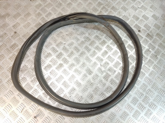 Уплотнитель двери задней левой Volkswagen Touareg 2010 2018