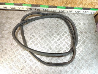 Уплотнитель двери передней правой Volkswagen Touareg 2010 2018