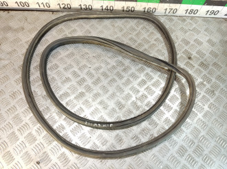 Уплотнитель двери задней левой Volkswagen Touareg 2002 2010