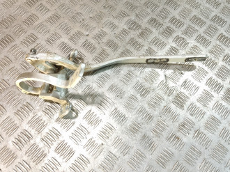 Петля багажника левая Volkswagen Touareg 2002 2010