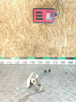 Петля багажника правая Volkswagen Touareg 2002 2010